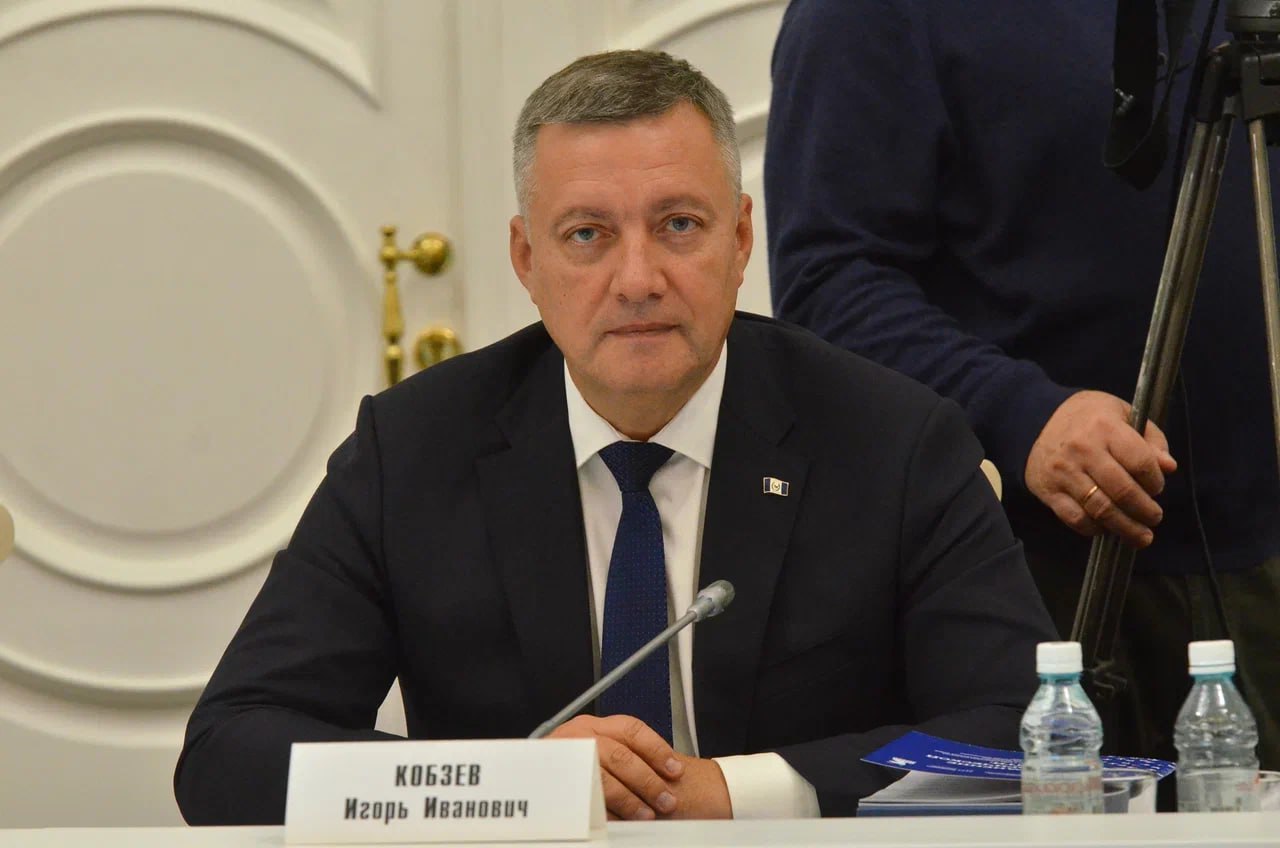 Сегодня день рождения отмечает губернатор Иркутской области Игорь Кобзев Игорь Кобзев возглавил регион в 2020 году ранее служил в МЧС Участвовал в ликвидации последствий катастрофы самолета Ан 148 в Белгородской области в тушении природных пожаров в Воронежской области ликвидировал последствия катастрофы самолета Ан 148 в Московской области Вся Сибирь Подписаться в Telegram Читать в MAX kobzevii люди Иркутскаяобласть