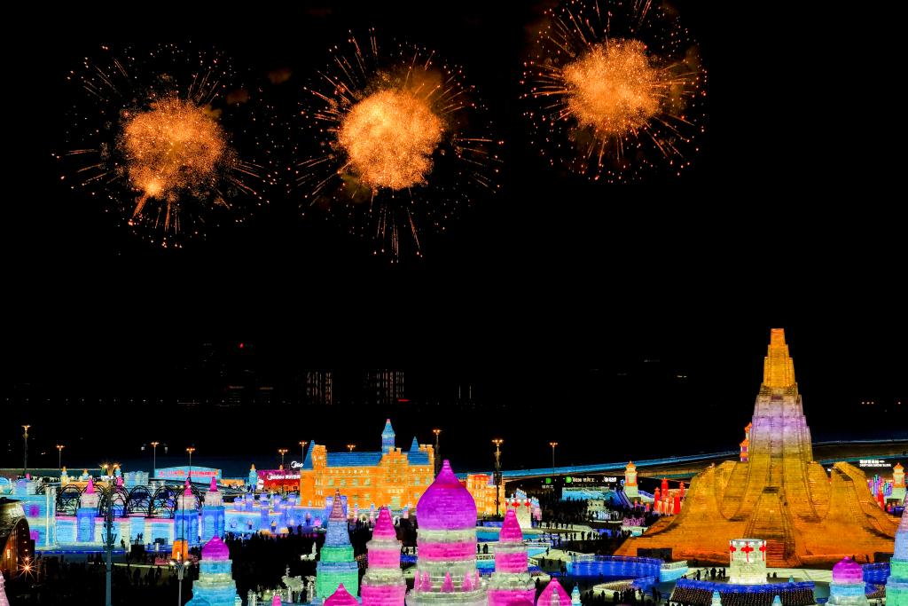 В Харбине стартовал международный фестиваль льда и снега Media Харбин 6 января Синьхуа 42 й Харбинский международный фестиваль льда и снега стартовал в административном центре провинции Хэйлунцзян Северо Восточный Китай в понедельник 5 января За прошедший 41 год харбинский фестиваль задуманный как первое в Китае мероприятие международного уровня по снежно ледовой тематике успел превратиться в одно из четырех крупнейших зимних шоу в мире 0 2026 01 06 10 50 17 Full Text