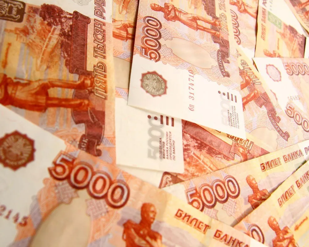 Кировские аграрии получили 400 млн рублей субсидий на молоко и мелиорацию В первом квартале 2026 года предприятия АПК Кировской области получили из федерального и регионального бюджетов более 400 млн рублей господдержки Финансирование выделили 123 компаниям Основная часть средств около 300 млн рублей пошла на развитие животноводства Из них 250 7 млн рублей направили на молочное производство ещё 47 8 млн на переработку молочной продукции На компенсацию расходов по мелиоративным работам выделили 78 млн рублей для вовлечения в оборот новых земель и повышения плодородия полей На агрострахование потратили 15 5 млн рублей На привлечение кадров в АПК направили 8 млн рублей Ещё 0 8 млн рублей пошло на компенсацию части процентных платежей по инвестиционным займам Всего поддержку получили 123 предприятия региона Подробнее   Подпишись на MASHNEWS в МАХ