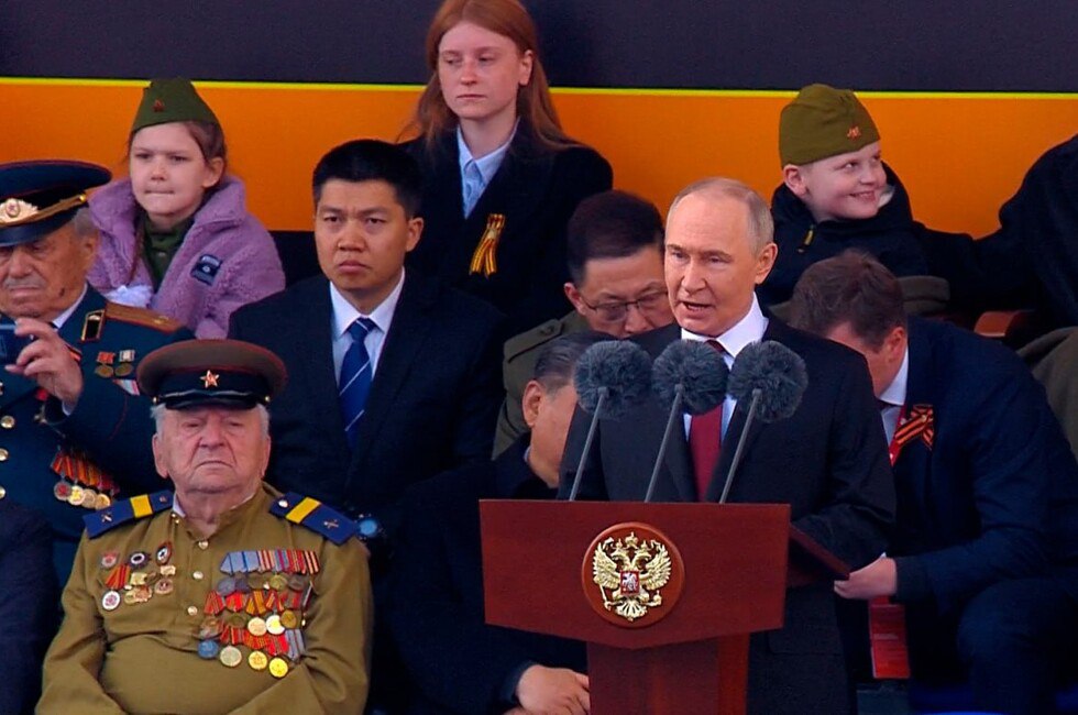 Путин: Россия всегда будет едина в достижении национальный целей Написать нам : «Всегда будем опираться на наше единство — в ратных и мирных делах, в достижении стратегических целей, в решении задач во имя России, ее величия и процветания. Слава народу-победителю! С праздником! С днем Великой Победы! Ура!» #Победа80 Читать полностью