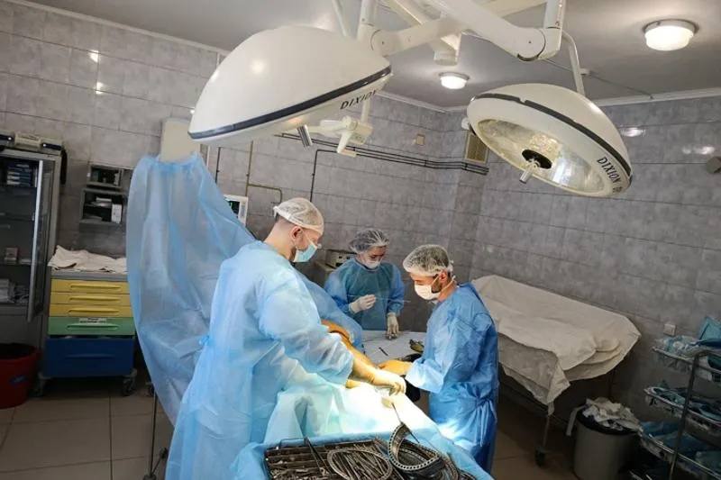 Челябинские врачи спасли молодого южноуральца от ампутации его нога была сломана в шести местах У парня были сложный перелом костей голени огромная открытая рана мышц и сухожилий