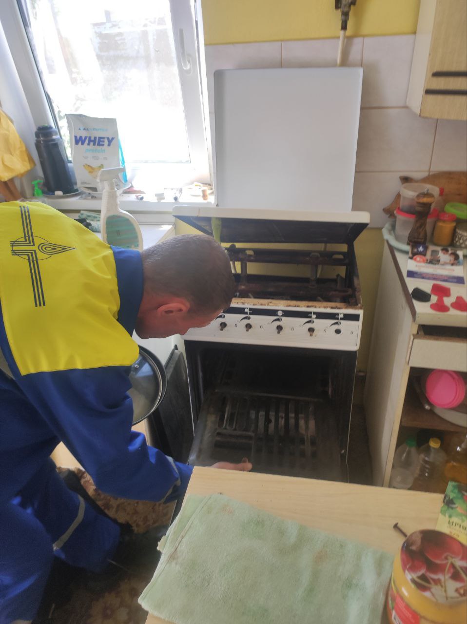 В Бендерах специалисты «Тираспольтрансгаз-Приднестровье» проверили более 430 газовых плит за месяц. Плановая проверка — раз в год, и она помогает вовремя выявить утечки и неисправности.  Помните: – Следите за цветом пламени – Регулярно чистите плиту – Проверяйте состояние шлангов    Почувствовали запах газа? Сразу перекройте подачу и звоните 104.   Самостоятельный ремонт — опасен!