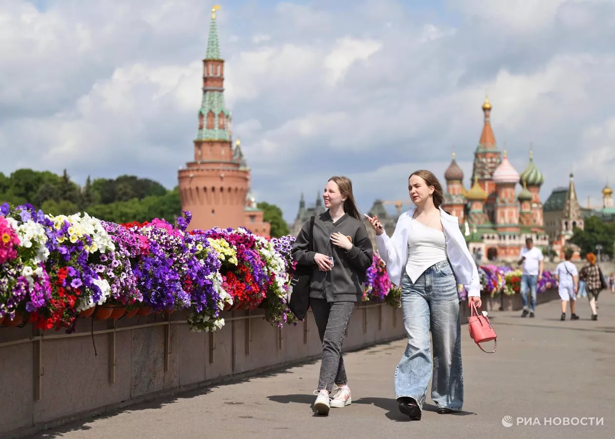 Чуть более четверти россиян считают что возможностей для отдыха в России стало больше еще 10 отмечают улучшение клиентского сервиса в туротрасли говорится в исследовании edna есть в распоряжении РИА Новости Кроме этого 4 респондентов заявили что появившиеся на рынке персональные предложения помогают быстрее определиться с выбором а почти 6 обратили внимание на появление новых стандартов отдыха например все включено При этом каждый второй считает что за последнее время в российской туриндустрии особых изменений не произошло Подписаться на РИА Новости экономика Все наши каналы