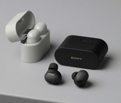 Sony выпустила флагманские беспроводные наушники WF 1000XM6 Компания Sony официально представила WF 1000XM6 новые флагманские беспроводные наушники пришедшие на смену модели WF 1000XM5 выпущенной в 2023 году Новинка получила улучшенную систему активного шумоподавления За нее отвечают восемь микрофонов и новый аудиопроцессор QN3e работающий в три раза быстрее своего прямого предшественника