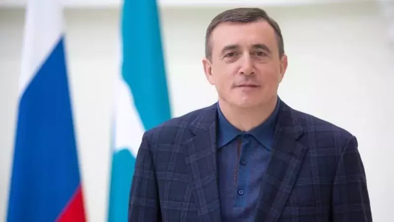 Губернатор Валерий Лимаренко поздравил работников гражданской авиации с профессиональным праздником Глава островного региона отметил что эта дата объединяет сотни специалистов которые обеспечивают воздушное сообщение между населенными пунктами Сахалина и Курил связь островного региона с материком Авиация вносит важный вклад в развитие экономики и социальной сферы нашей области Самолеты и вертолеты доставляют пассажиров и грузы в самые отдаленные уголки помогают тысячам людей быстрее увидеть своих родных и близких в разы сокращают время в пути И всё это вы делаете ставя на первое место безопасность и комфорт пассажиров подчеркнул Лимаренко Он добавил что власти со своей стороны принимают все меры для повышения доступности воздушного транспорта увеличение количества московских рейсов субсидирование внутриобластных перевозок Благодаря этому пассажиропоток в последние годы неуклонно растет островитяне путешествуют как по родному краю так и по России и другим странам Желаю всем работникам гражданской авиации Сахалина и Курил успехов в труде крепкого здоровья счастья и благополучия Новых высот вам обратился губернатор к работникам и ветеранам гражданской авиации   Подписаться на нас Telegram I MAX Прислать нам новость Sakhonlinebot