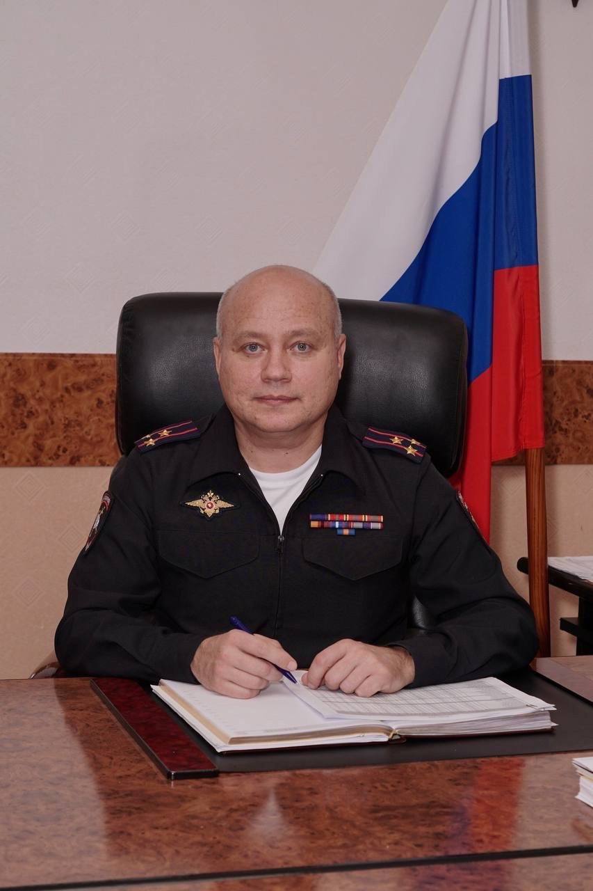Начальник Управления Госавтоинспекции УМВД России по Рязанской области Сергей Романов призывает водителей к недопущению фактов нетрезвого вождения: - "Управление транспортным средством в состоянии опьянении является одним из наиболее опасных нарушений ПДД. Человек во время воздействия на его организм алкоголя или наркотиков не в состоянии контролировать свои действия. Реакция на подобные одурманивающие средства у каждого человека разная, но агрессивное или расслабленное состояние в равной степени является опасным при управлении автомобилем. Многие водители не осознают степень опасности, которую они создают, садясь пьяными за руль". Госавтоинспекция призывает общественность выступить за трезвое вождение на наших дорогах и обращается к жителям и гостям нашей области с просьбой не оставаться равнодушными к проблеме пьянства за рулем. Уважаемые участники дорожного движения, помните, что человек, управляя транспортным средством в нетрезвом состоянии, является потенциальным преступником!