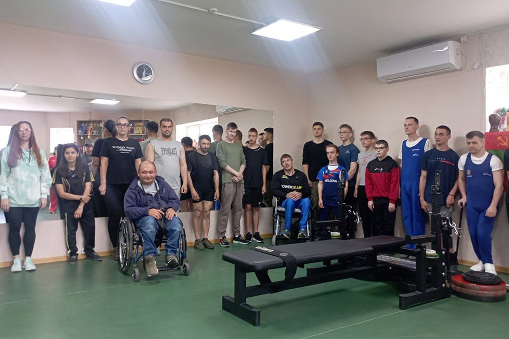 Открытый чемпионат Приднестровья по парапауэрлифтингу среди параспортсменов прошел в Тирасполе. Сильнейшие атлеты от 13 до 55 лет со всей республики определили победителей в различных весовых категориях. Лучшими стали Михаил Бланару, Светлана Руссу, Денис Раюл, Евгений Янишевский, Юрий Крестенков.