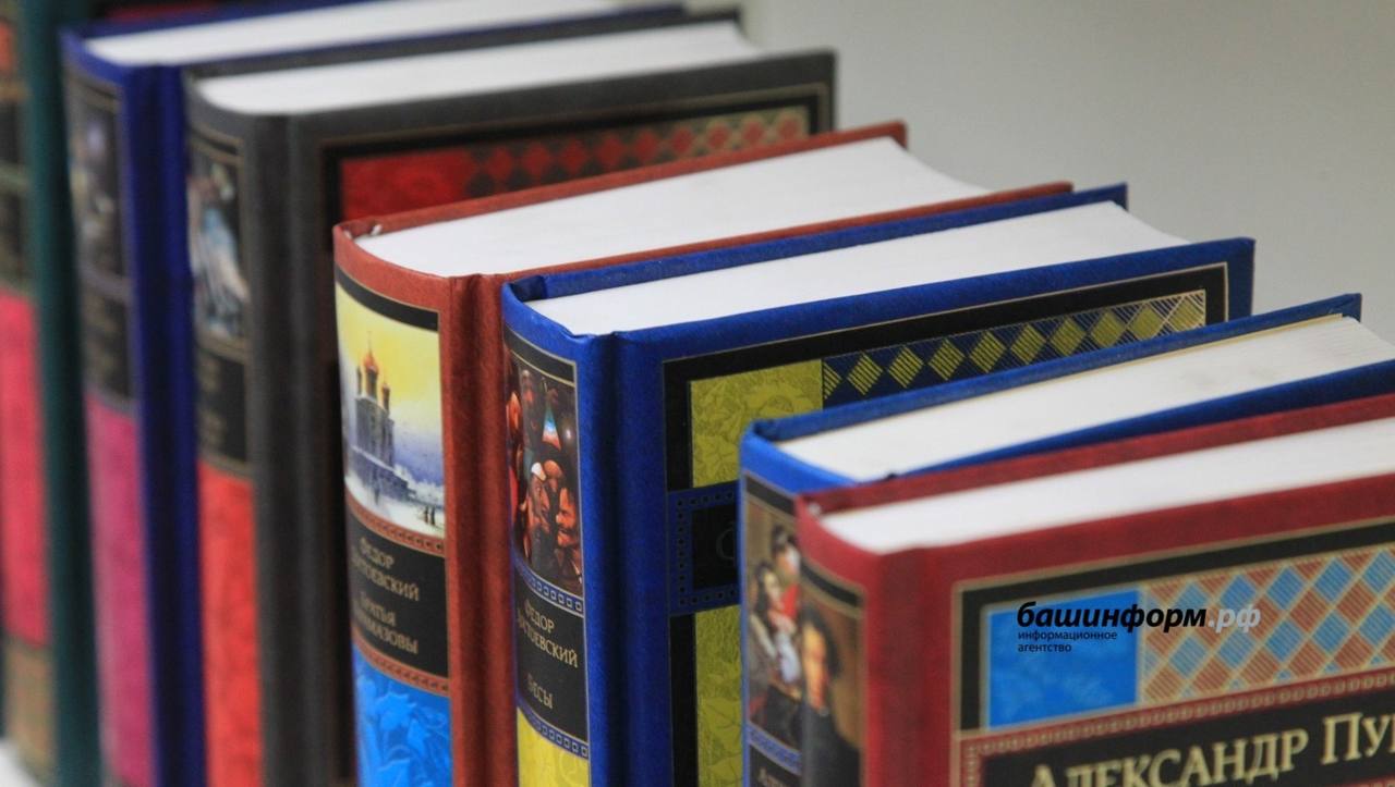 В России могут запустить «Детскую карту» на 3 тыс. рублей для покупки книг Президент Владимир Путин поручил изучить возможность запуска «Детской карты» номиналом 3 тысячи рублей для покупки книг. Соответствующее поручение опубликовано на сайте Кремля. «Правительству РФ совместно с Советом при Президенте Российской Федерации по реализации государственной политики в сфере поддержки русского языка и языков народов России и Российским книжным союзом рассмотреть вопросы, касающиеся реализации начиная с 2026 года программы, предусматривающей использование детской книжной карты, для семей, имеющих детей в возрасте от 3 до 6 лет включительно», — говорится в документе. Ответственным по данному вопросу назначен глава правительства РФ Михаил Мишустин.
