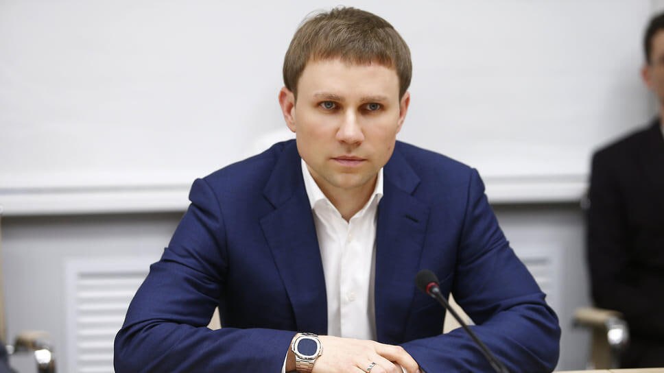 Михаил Зарицкий покинул пост министра курортов Краснодарского края Об отставке министра по собственному желанию стало известно 4 декабря Точные причины ухода главы ведомства не называются Пока неизвестно кто займет эту должность Напомним Михаил Зарицкий до назначения врио министра в июне 2022 года исполнял обязанности главы Горячего Ключа с марта 2021 года после увольнения по собственному желанию Александра Кильганкина До этого Зарицкий был первым заместителем главы города Мы в Мах АиФ Краснодарский край в ТГ