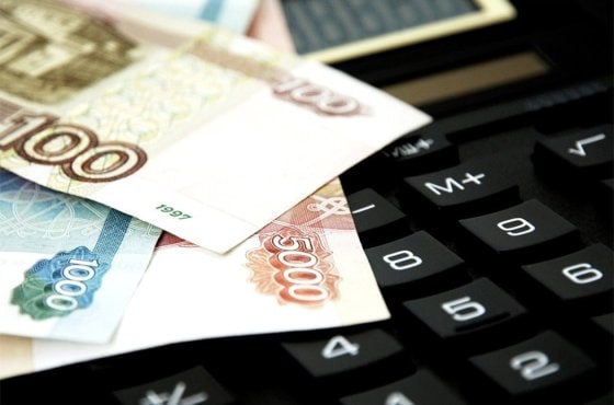 С декабря отпраздновавшие 80 летний юбилей пенсионеры начнут получать двойную фиксированную выплату Размер бессрочной выплаты составит 17 815 4 рубля Пенсию им повысят в беззаявительном порядке Помимо этого в декабре ряду пенсионеров выплатят сразу две страховые пенсии Первую перечислят в начале месяца вторую в конце На дополнительную выплату могут рассчитывать те кто получает пенсию в первые 11 дней месяца Подписаться на Российскую газету в Читать нас в MAX