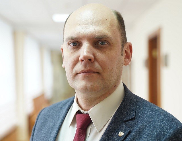 Начальником Департамента строительства Томской области назначен Александр Борисович Колмаков К выполнению своих должностных обязанностей он приступил 19 января Александр Колмаков родился в Новосибирске в 1984 году В 2006 году окончил Новосибирский государственный архитектурно строительный университет Работал замначальника управления строительства и инженерного обеспечения администрации города Новосибирска главой администрации Октябрьского района Новосибирска возглавлял ГКУ Новосибирской области Управление капстроительства В 2025 году стал замначальника Департамента строительства Томской области Подробнее на Бабре томск vtomsk24