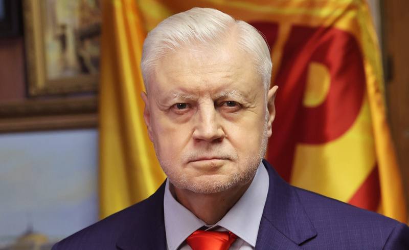 Председатель партии «Справедливая Россия — За правду» Сергей Миронов предложил Мишустину отменить мораторий на штрафы для застройщиков  «Отсутствие материальной ответственности девелоперов снижает стимул соблюдать календарные графики и стандарты качества, а также увеличивает вероятность появления долгостроев и формирует негативные ожидания на рынке жилья. В целях защиты прав граждан и восстановления баланса интересов представляется необходимым рассмотрение возможности досрочной отмены данного моратория»,— говорит он.  По мнению депутата, существующая практика взыскания компенсаций показывает ощутимый масштаб недополученных гражданами средств. Так, мораторий на выплаты напрямую отражается на семейных бюджетах и подрывает доверие к долевому механизму.
