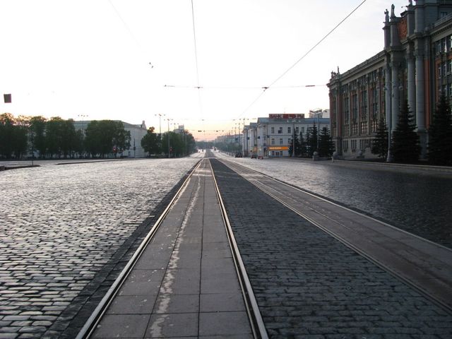 Кроме того планируется оградить трамвайные пути от заездов машин Бортовой камень или делиниаторы появятся вдоль 48 км трамвайных путей на следующих улицах по улице Луначарского по проспекту Ленина по улице Энтузиастов по улице Донской по улице Викулова по улице Владимира Высоцкого по улице Радищева по улице Куйбышева по улице Победы по улице Малышева по улице Старых большевиков по улице Челюскинцев по улице Гагарина по улице 8 Марта Карта тут