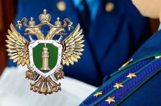 В Николаевске на Амуре по иску прокурора местный житель направлен на принудительное лечение от туберкулеза Николаевская на Амуре городская прокуратура провела проверку исполнения требований законодательства о здравоохранении Установлено что местный житель состоящий на диспансерном учете с диагнозом туберкулез должен постоянно находиться в условиях стационара лечебного учреждения Однако мужчина нарушал больничный режим самовольно покидал больницу чем подвергал опасности окружающих граждан В целях защиты прав жителей г Николаевска на Амуре прокурор города обратился в суд с иском о принудительной госпитализации больного в лечебное учреждение Решением суда требования прокурора удовлетворены Мужчина принудительно помещен на лечение в медицинское учреждение