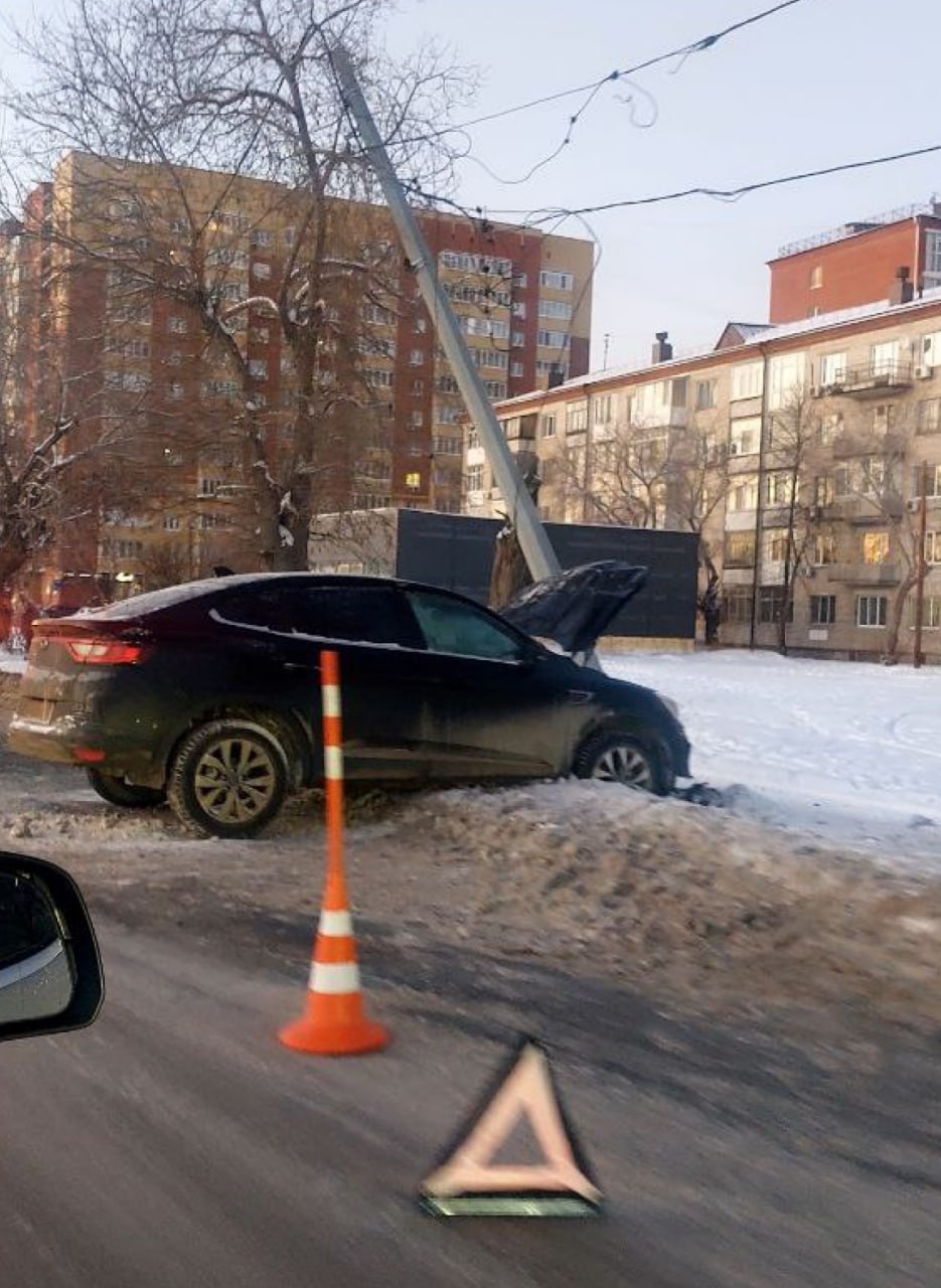 1  2  3  4  5   Массовое ДТП произошло на Запольной в районе пересечения с улицей Миусской. Один автомобиль врезался в столб, как сообщили очевидцы. Из-за аварии образовалась огромная пробка.