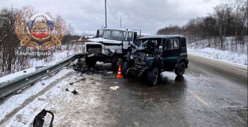 Стали известны новые обстоятельства ДТП на Пятой стройке Авария с двумя пострадавшими случилась утром 12 декабря на дороге в Елизово Водитель внедорожника не удержал руль и врезался в автомобиль где ехали курсант и его инструктор Нажмите для подробностей   kam24 ru news main 20251212 123649 html utm source telegram utm medium messenger