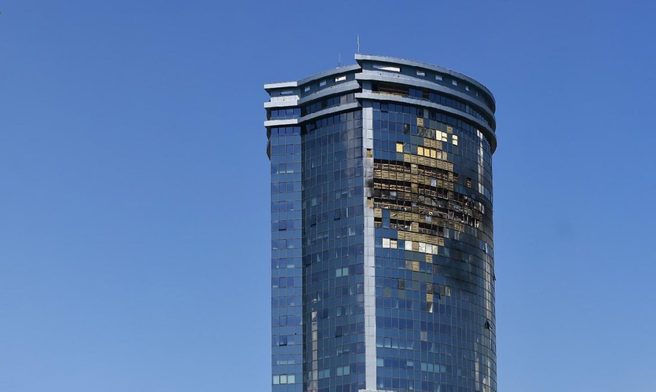 На ремонт ЖК Лазурные небеса после удара БПЛА потратят почти полмиллиарда Контракт на сумму 495 млн был заключен еще в конце года Однако когда именно пройдут восстановительные работы пока неизвестно   Вечерка в MAX в Telegram