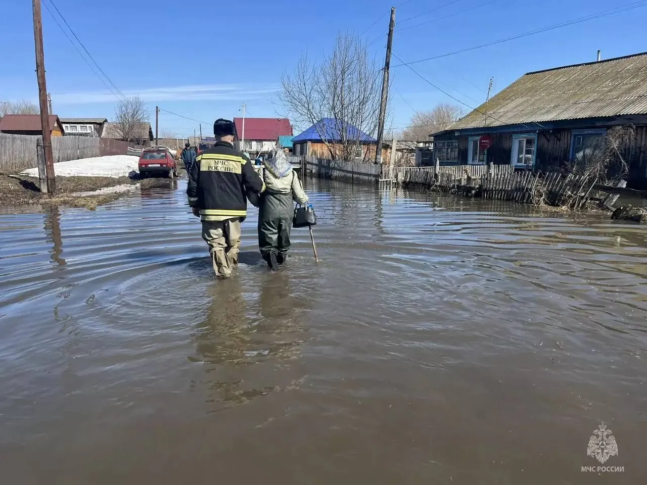 Барнаул 1 Подъем воды в реке Чарыш возможен в Алтайском крае Повышение уровня воды с 11 по 12 мая ожидается в районе сёл Чарышское и Карпово 2 Из за этого есть рис подтопления Специалисты следят за ситуацией круглосуточно TG замедляют Видосы и оперативные новости смотри в нашем MAX