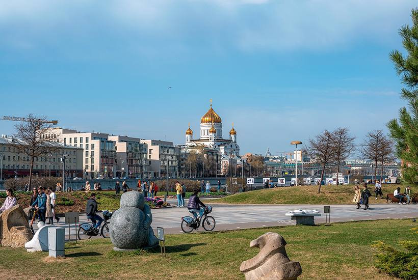 Самые дорогие квартиры в Москве продаются в районе Хамовники В апреле 2025 года рейтинг районов столицы с самой высокой стоимостью жильяна вторичном рынке возглавили Хамовники в ЦАО. Как подсчитали в сервисе «Сбербанка» «Домклик», стандартная «однушка» площадью 35 кв. м обойдется в локации в 44,6 млн рублей. >>ЧИТАТЬ НОВОСТЬ>>
