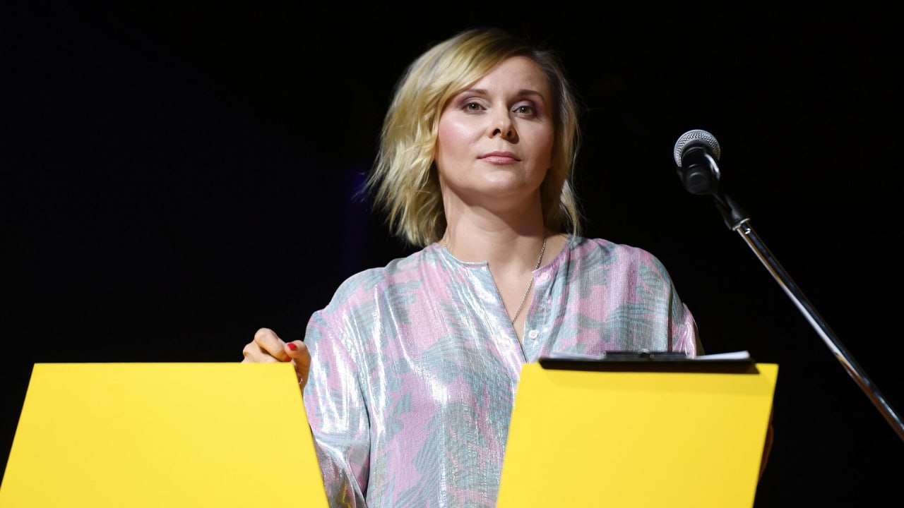 Актрису Яну Троянову суд в Москве заочно приговорили к 8 годам колонии Ее признали виновной по делу о возбуждении ненависти и терроризма Актрисе также назначили штраф в 250 тысяч рублей и запретили на четыре года выкладывать материалы в интернет признана иностранным агентом в России и внесена Росфинмониторингом в список террористов и экстремистов Фото РИА Новости Екатерина Чеснокова Подписывайтесь на BFM И в MAX