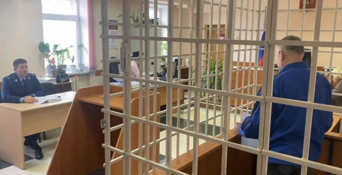 В доме камчатца нашли арсенал из боеприпасов и взрывчатки Суд вынес приговор 58 летнему жителю Петропавловска Камчатского за хранение боеприпасов Мужчина несколько лет хранил дома более 300 патронов и взрывчатые вещества Нажмите для подробностей kam24 ru news main 20251016 121763 html utm source telegram utm medium messenger