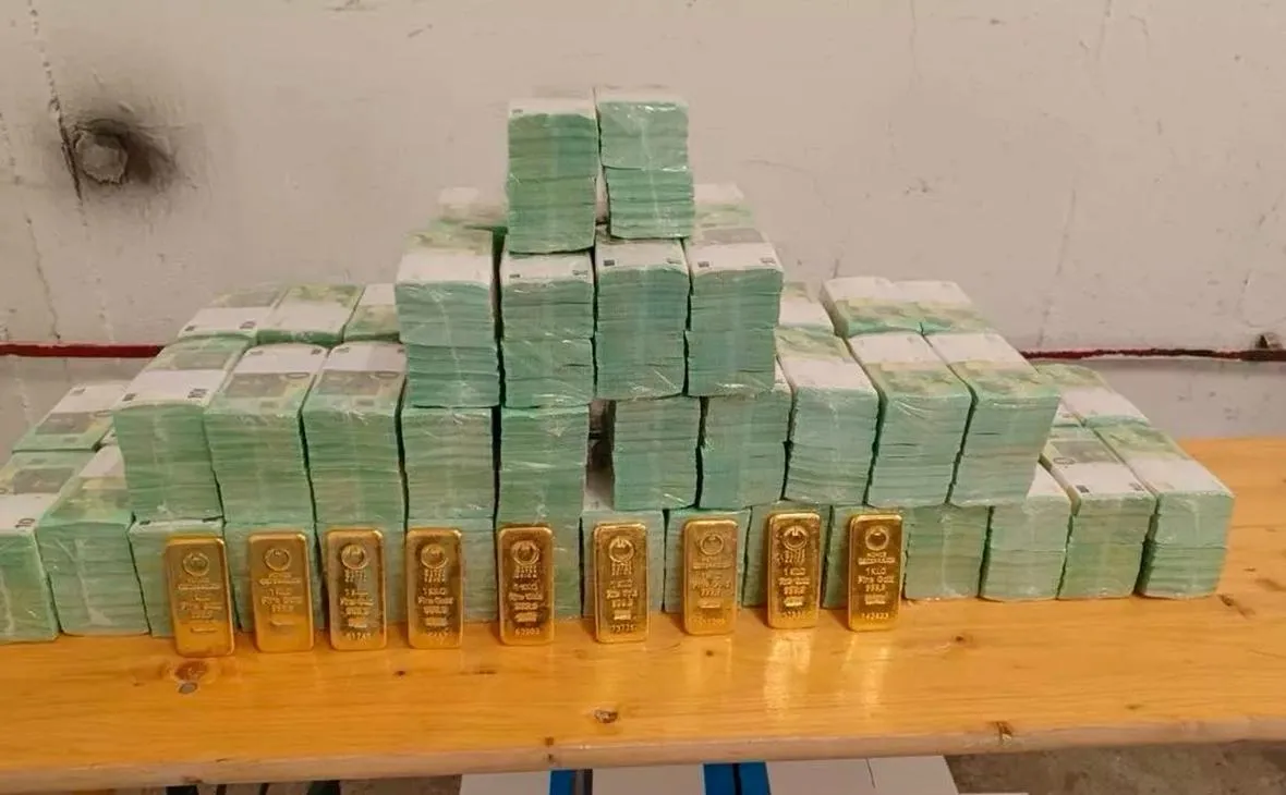 В Украину вернули деньги и ценности Ощадбанка похищенные спецслужбами Орбана в марте этого года Геополитика