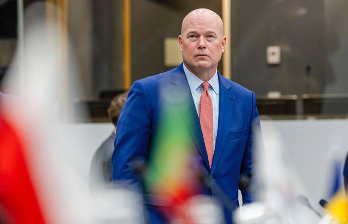 Трамп ищет способы давления на Россию и Украину Президент США Дональд Трамп намерен оказать давление не только на Москву но и на Киев чтобы убедить стороны сесть за стол переговоров сообщил постпред США при НАТО Мэттью Уитакер в интервью Newsmax vesti az