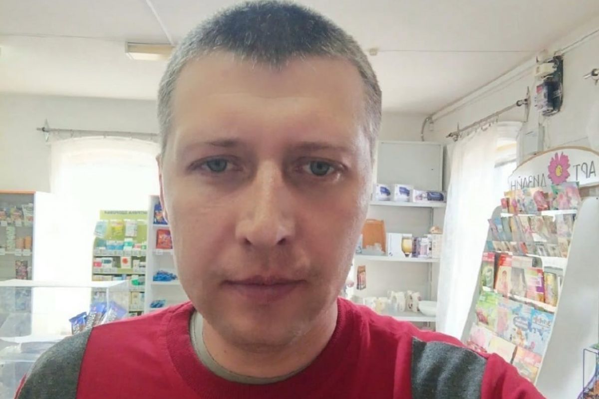 Руслан Шестиперов – работник почты из села Заозерье Угличского округа – стал лучшим земским почтальоном Ярославской области. Конкурс регулярно проводится среди почтальонов, которые работают в сельской местности и малых городах численностью до 50 тысяч человек. Организован он партпроектом «Единой России» «Российское село» и Российским союзом сельской молодежи при поддержке «Почты России». Руслан Шестиперов уже более 11 лет работает на почте, выполняя полезную и нужную односельчанам работу. В скором времени ярославец примет участие в финале всероссийского конкурса. Сельских почтальонов нередко называют героями без плаща: они связующее звено между людьми, часто пожилыми, всегда готовые выслушать человека, принести людям тепло и внимание.