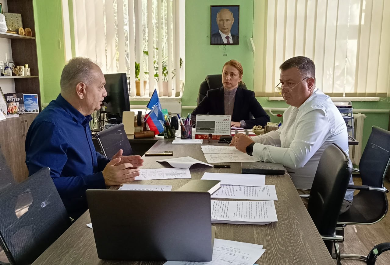 Состоялось заседание комитета Законодательного Собрания Запорожской области по социальной политике Заместитель председателя комитета Законодательного Собрания Запорожской области по социальной политике Владислав Степанов представил проекты федеральных законов, направленных Государственной Думой Российской Федерации в регионы для изучения и подготовки замечаний, предложений. На сегодняшнем заседании комитета Законодательного Собрания Запорожской области по социальной политике были рассмотрены проекты федеральных законов социальной направленности. Депутаты изучили законопроекты, по некоторым из них дали рекомендации к дополнениям и после доработки комитет будет рекомендовать депутатам к принятию их на ближайшем заседании Законодательного Собрания Запорожской области. — подвел итоги заседания заместитель председателя комитета Законодательного Собрания Запорожской области по социальной политике Владислав Степанов. Законодательное Собрание Запорожской области ТГ-канал ГоспабликВК Сайт