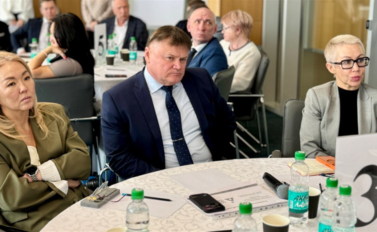 Всё для врачей и пациентов В Сахалинской области продолжается создание медицинского кластера призванного решить сразу несколько важных задач подготовку врачей на месте повышение качества медпомощи и закрепление молодых специалистов в регионе Губернатор Валерий Лимаренко лично обсудил детали проекта с островными медиками чтобы учесть их опыт и предложения при реализации этой масштабной инициативы Подробности на нашем сайте   astv ru jswz8h utm tg   Прислать новость Подписывайся на нас MAX Telegram WhatsApp ВК