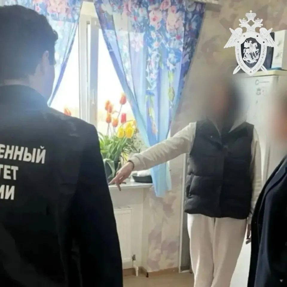 Убийство произошло в майские выходные в Георгиевске По подозрению в совершении преступления задержана 33 летняя горожанка сообщили в пресс службе СУ СКР по Ставрополью По версии следствия 2 мая женщина и ее 36 летний сожитель поругались когда пили спиртное Она ударила мужчину ножом отчего он скончался Назначены судебные экспертизы Расследование уголовного дела продолжается  Если у вас не грузятся фото видео читайте 1777 в MAX   max ru Stavropol1777