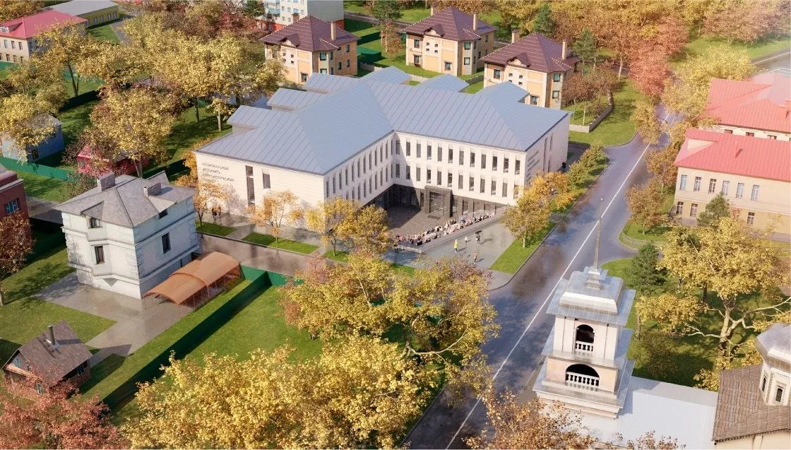 В Великом Новгороде на территории Троицкого раскопа продолжается строительство историко археологического центра имени Янина Сейчас идут работы по устройству монолитного каркаса здания До конца года на объект доставят оборудование для технологического оснащения центра Здание подключат к электричеству для чего на соседнем участке под подстанцию выполнят раскопки В планах завершить работы в 2027 году и открыть объект для посещения летом 2028 года В национальном историко археологическом центре разместятся фондохранилище Новгородского музея заповедника а также реставрационные мастерские лаборатории экспозиционные залы