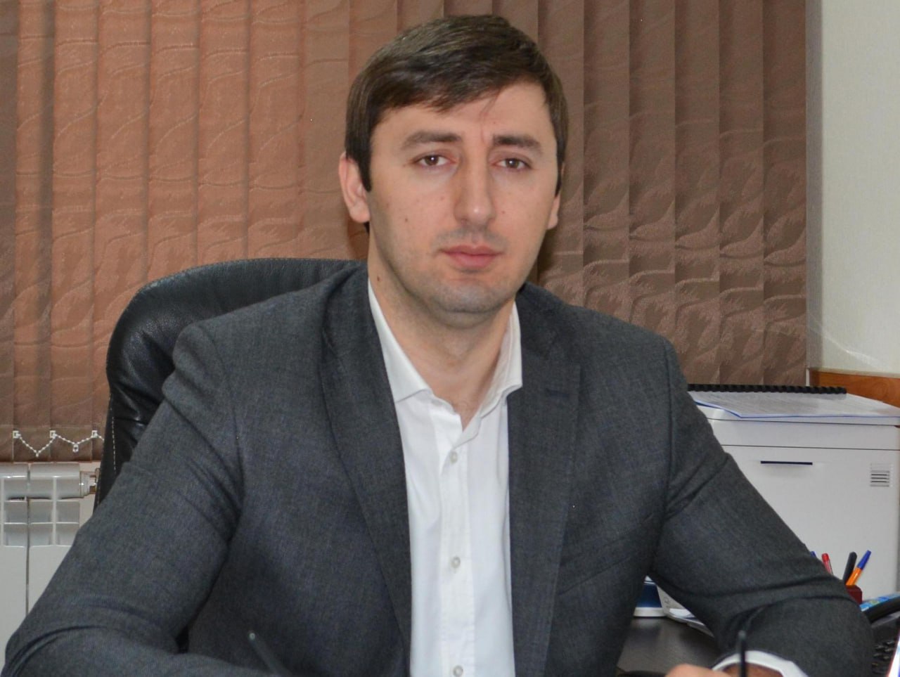 Салам Гасайниев назначен первым заместителем министра строительства архитектуры и ЖКХ Дагестана Соответствующее распоряжение о назначении сегодня Председатель Правительства РД Абдулмуслим Абдулмуслимов Напомним с 2023 года Гасайниев занимал должность заместителя министра этого же ведомства