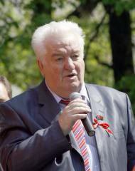 Умер Руслан Гостев На 81 году жизни ушел из жизни бывший депутат Госдумы первых шести созывов многолетний первый секретарь обкома КПРФ профессор доктор исторических наук Руслан Гостев Гостев был членом нижней палаты российского парламента с 1993 года по 2016 год Руслан Гостев родился 11 января 1945 года в городе Поти Грузинской СССР Окончил школу уже в Кантемировской районе Воронежской области окончил Воронежский государственный педагогический институт С 1969 по 1976 годы на комсомольской работе секретарь Воронежского обкома ВЛКСМ В 1976 1993 года преподавал в Воронежском пединституте В 1990 1991 годах секретарь воронежского обкома КПСС В 1993 2008 годах первый секретарь воронежского обкома КПРФ Светлая память Руслан Георгиевич