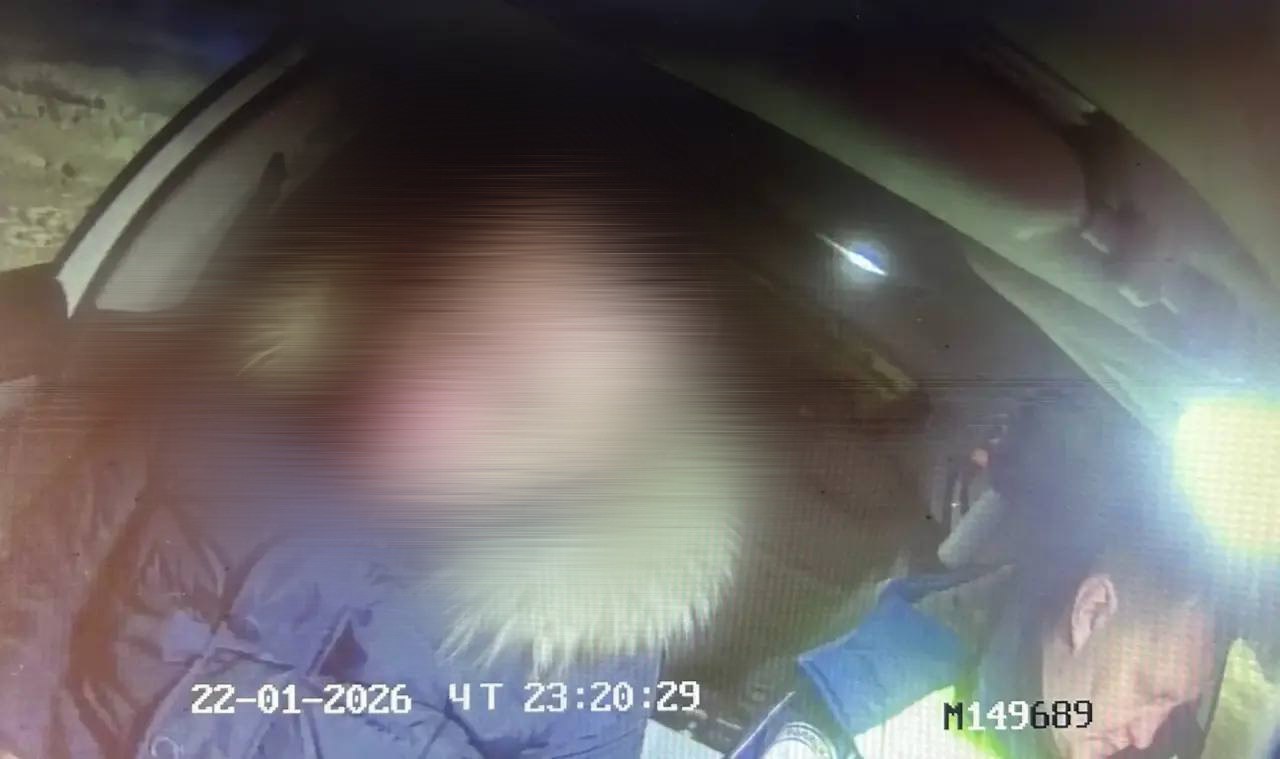 Пуровские автоинспекторы задержали водителя отказавшегося от медицинского освидетельствования на состояние опьянения 22 января вечером экипажем ДПС был остановлен автомобиль под управлением мужчины 1989 года рождения У водителя были явные признаки алкогольного опьянения На законное требование сотрудников полиции о прохождении медицинского освидетельствования он отказался В отношении нарушителя составлен административный протокол по ч 1 ст 12 6 КоАП РФ Невыполнение водителем транспортного средства законного требования уполномоченного должностного лица о прохождении медицинского освидетельствования на состояние опьянения Подписаться на Госавтоинспекцию Ямала мвдроссии полиция гибддянао гибдд янао пуровскийрайон