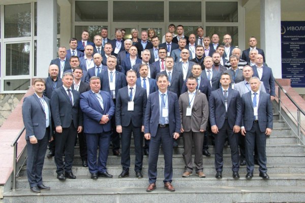 ОДУ Урала ставит задачи на предстоящий отопительный сезон   www eprussia ru news base 2025 9407152 htm На встрече представителей энергокомпаний Урала под руководством Владимира Павлова обсуждалась модернизация электрогенерации для развития промышленности и стабильного электроснабжения Особое внимание уделено подготовке к отопительному сезону 2025 2026 годов сообщила пресс служба СО ЕЭС новости энергетики модернизация энергетики ОЭС Урала промышленность Урала