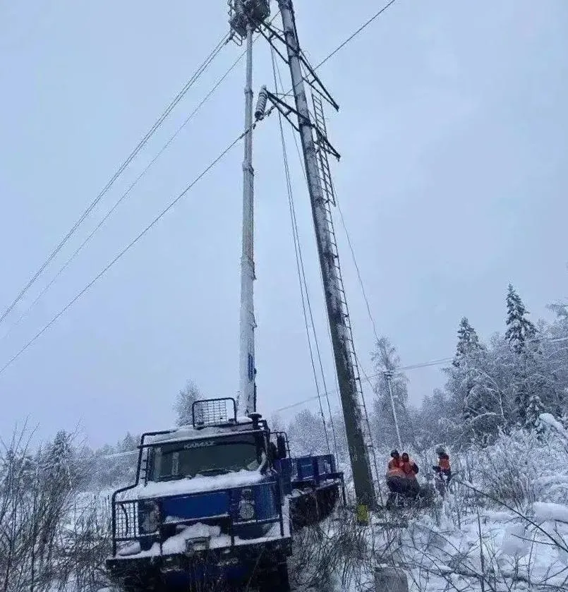 Ленобласть осталась без света из за непогоды Массовые отключения затронули Гатчинский Кингисеппский и Ломоносовский районы основной удар пришёлся именно туда Энергетики работают над восстановлением вернуть электричество планируют к 4 утра 27 апреля