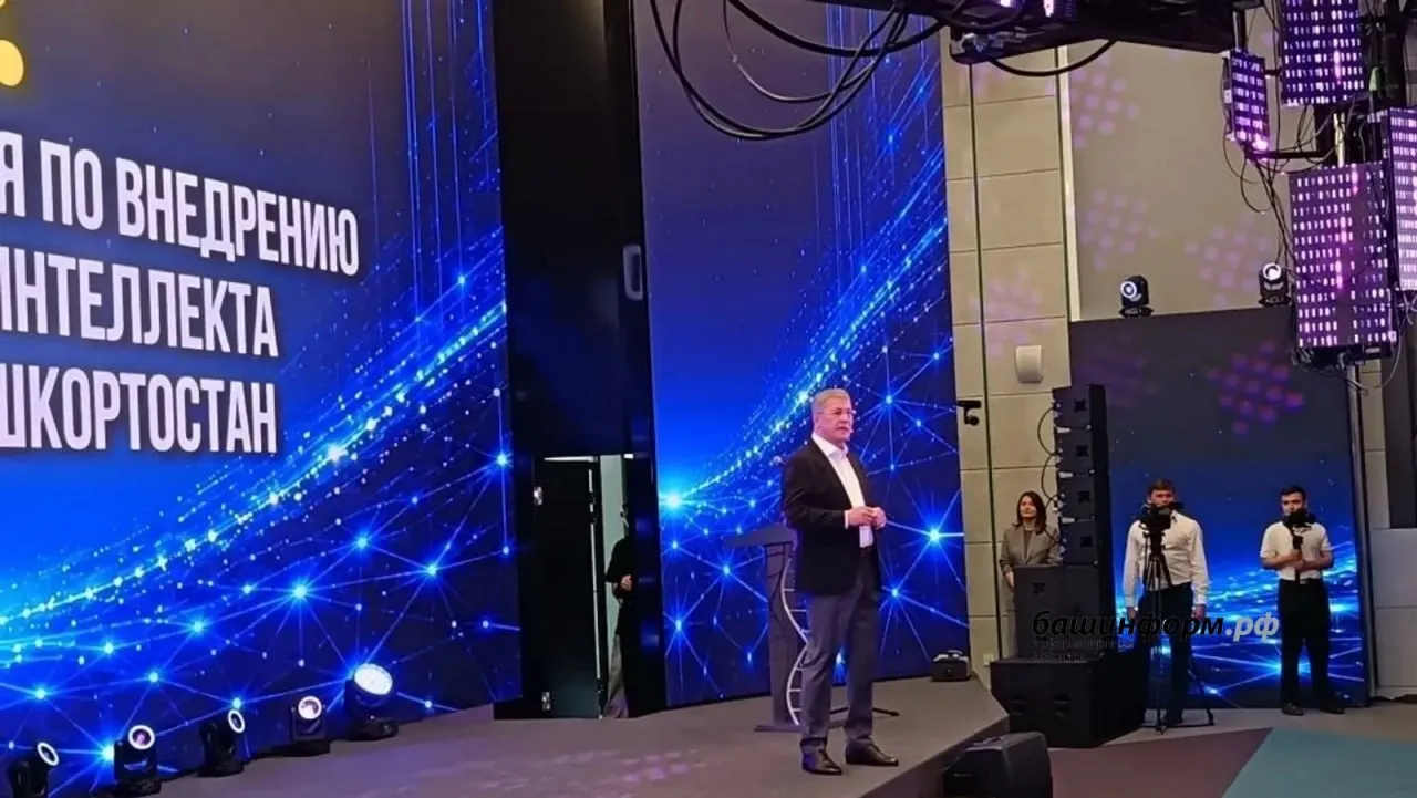 В Башкирии появится Совет по вопросам внедрения искусственного интеллекта Глава Башкортостана поручил министерствам представить планы по ИИ трансформации и запуску пилотных сервисов В Совет войдут представители местного самоуправления и организаций занимающихся цифровыми технологиями Совет возглавит Олег Ли экс замдиректора Национального центра по развитию ИИ при правительстве России Соответствующий указ подписал Радий Хабиров Спутник ФM Уфимская Волна Мы в MAX