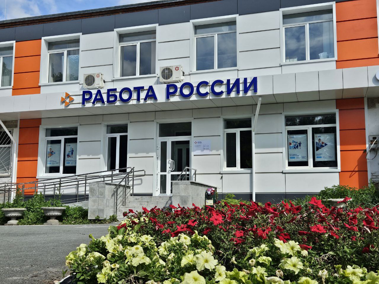 Более 40 жителей Челябинской области хотят найти подработку на осень Больше всего этим озабочены работники сферы искусства и масс медиа На втором месте оказались работники индустрии красоты и фитнеса На третьем месте врачи и преподаватели 7 южноуральцев на момент опроса уже имели несколько работ 48 4 опрошенных не хотят искать подработку Подписаться Прислать новость Подпишись на МАХ