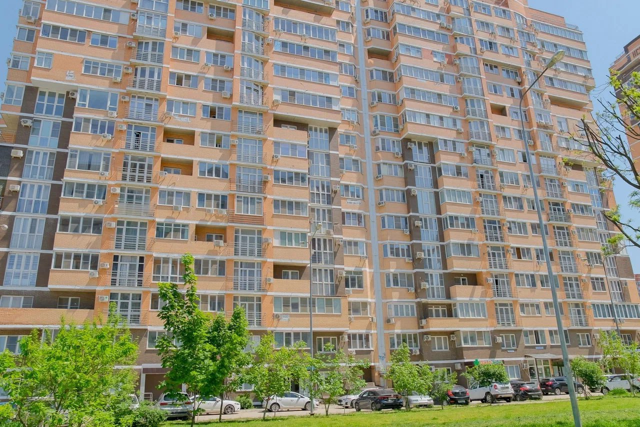 Краснодарский край вошел в тройку лидеров РФ по вводу жилья в 2025 году В Краснодарском крае ввели 6 2 млн квадратных метров по итогам 2025 года С таким показателем Кубань заняла третье место среди регионов России по объему вводу жилья Наибольший ввод жилья по итогам 2025 года отмечен в Московской области 12 5 млн квадратных метров Стройка