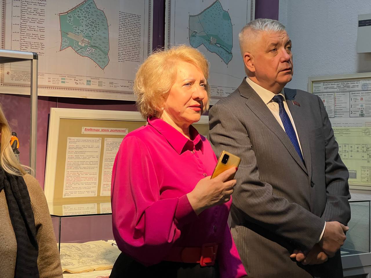 В Музейно выставочном центре Реутова встретился с инициативной группой жителей которые вышли с предложением оборудовать экспозицию посвященную Героям реутовчанам участникам специальной военной операции Директор учреждения Антонина Кошкина рассказала что вопрос выделения музейных площадей для новой экспозиции уже прорабатывается Также в фондах центра уже есть ряд экспонатов которые передали ветераны СВО Поддержал идею горожан которую можно реализовать по программе инициативного бюджетирования Московской области Важно сделать новое пространство современным и интересным для нашей молодежи Предложение будет доработано и выложено для голосования на портале Добродел О старте голосования сообщу в своих социальных сетях Реутов Музей ИнициативноеБюджетирование СВО ТарасЕфимов ЕдинаяРоссия ЕР50 Подмосковье