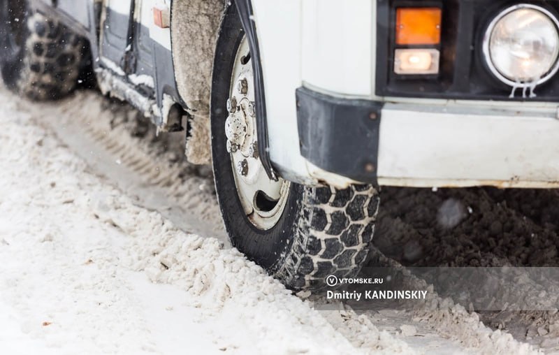 Расторжение контракта грозит перевозчику маршрута 13 14   vtomske ru news 212332 Томичи сообщают что после смены перевозчика автобусы стали ходить реже Вижу много жалоб томичей на работу маршрута 13 14 специалисты Центра организации и контроля пассажироперевозок также фиксируют нарушения Жестко объяснил свою позицию исполнять заключенные контракты обязанность перевозчиков которую они на себя добровольно взяли Дали предпринимателям неделю на стабилизацию ситуации в то же время специалисты будут всю неделю проверять работу маршрута 13 14 и фиксировать все нарушения Если ситуация не улучшится контракт придется расторгнуть тогда объявим новый конкурс на маршрут сообщил мэр Дмитрий Махиня 11 ноября По какой причине перевозчик допускает нарушения мэр не уточнил томск новоститомска Прислать новость   Подписывайся на vtomske ru