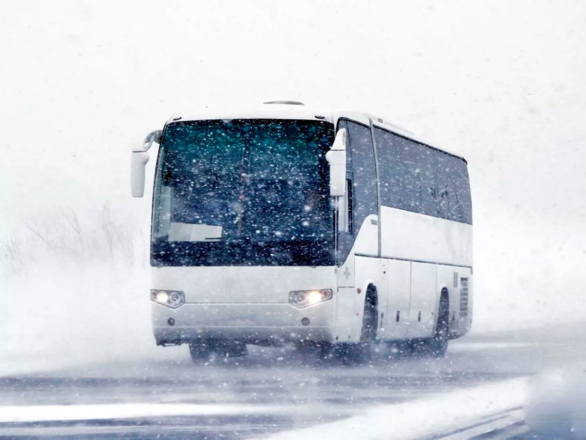 В связи с неблагоприятными погодными условиями автобусы 12,103 и 11 сняты с маршрута   Данные ограничения будут действовать до момента устранения последствий снегопада.   Будьте крайне аккуратны на дорогах и не пренебрегайте безопасностью!