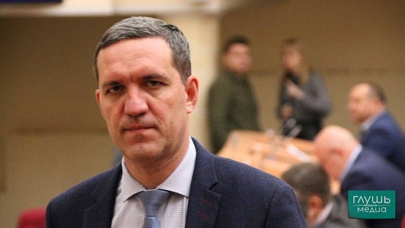 Бурмак покидает пост главы Кировского района Саратова Александр Бурмак покидает должность главы администрации Кировского района Сегодня 27 октября у него последний рабочий день сообщили в мэрии Саратова Ради работы в администрации Кировского района Саратова Бурмак сдал свой мандат депутата Саратовской областной думы из за чего по его округу пришлось проводить довыборы По округу Бурмака довыборы выиграл спикер гордумы Сергей Овсянников который заменил муниципальное собрание на областное заксобрание Заходите на наш сайт это очень помогает редакции   glush media news view id 5443