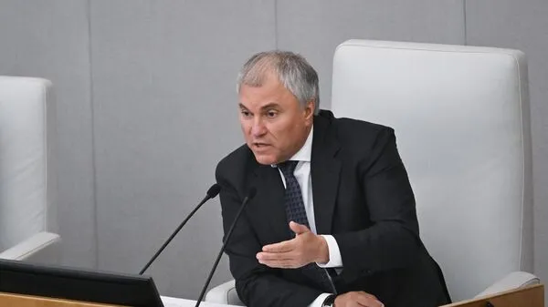 Дети снимают оскорбительные видео про учителей по заданию украинских спецслужб уверен Володин Распространение в социальных сетях оскорбительных видео в отношении учителей является не безобидным трендом а целенаправленной провокацией Об этом 22 апреля заявил председатель Госдумы Вячеслав Володин