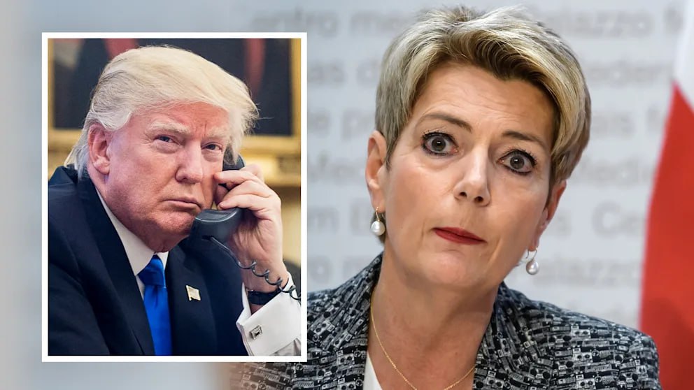 Она была очень агрессивной Трамп рассказал за что наказал Швейцарию пошлинами в 39 Весной 2025 года президент США Дональд Трамп пригрозил Швейцарии таможенными пошлинами в 31 а в августе после телефонного разговора с тогдашним швейцарским президентом Карин Келлер Зуттер он обложил страну пошлинами уже в 39 В интервью Fox Business Трамп объяснил почему так поступил ему не понравился тон его собеседницы Швейцария сильно зависит от экспорта в США поэтому после угрозы повышения тарифов Келлер Зуттер взяла трубку и попыталась спасти положение Однако попытка провалилась с треском рассказывает Трамп Я получил срочный звонок от думаю это была премьер министр Швейцарии и она была очень агрессивной но вежливой Но очень агрессивной Сэр мы маленькая страна мы не справимся Я не мог заставить её повесить трубку Тогда я сказал Возможно вы маленькая страна но у нас с вами торговый дефицит в 42 миллиарда долларов Мне действительно не понравилось как она с нами разговаривала И вместо того чтобы дать ей скидку я повысил пошлину до 39 процентов Проще говоря один единственный телефонный разговор по видимому стоил Швейцарии состояния При экспорте в США объёмом почти 75 миллиардов долларов в год экономические эксперты опасались многомиллиардного долгосрочного ущерба Но выручили швейцарские предприниматели которые нанесли визит в Белый дом в ноябре По сообщениям СМИ они привезли для Трампа некие подарочки С тех пор швейцарский экспорт облагается пошлинами всего в 15 столько же взимается с товаров ЕС BILD Russian