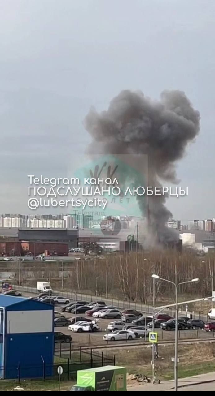 На место происшествия уже приехали специальные службы, реанимации и пожарные. Взрыв был очень мощный, наши жители жк это почувствовали , задрожали стекла. Подслушано Люберцы