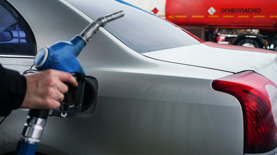 Рост числа китайских автомобилей в России повысил цены на АИ-92 Биржевые цены на бензин марки АИ-92 за последний месяц выросли на 4,5% — с 56 174 до 58 739 рублей за 1 т. АИ-95 за этот же период вырос на 0,84% с 61 364 рублей до 61 881 рубля за 1 т.