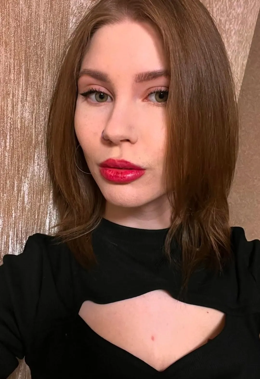 Кальян на куличе сделала 27 летняя сотрудница московского бара и выложила видео в Instagram теперь ей грозит уголовная ответственность Даже Христос от такого воскрес таким текстом она сопроводила резонансный ролик Позже видео было удалено Возбуждено уголовное дело по ч 1 ст 148 УК РФ нарушение права на свободу совести и вероисповедания Деятельность Meta признана экстремистской и запрещена в РФ Не грузятся фото видео Мы в Max