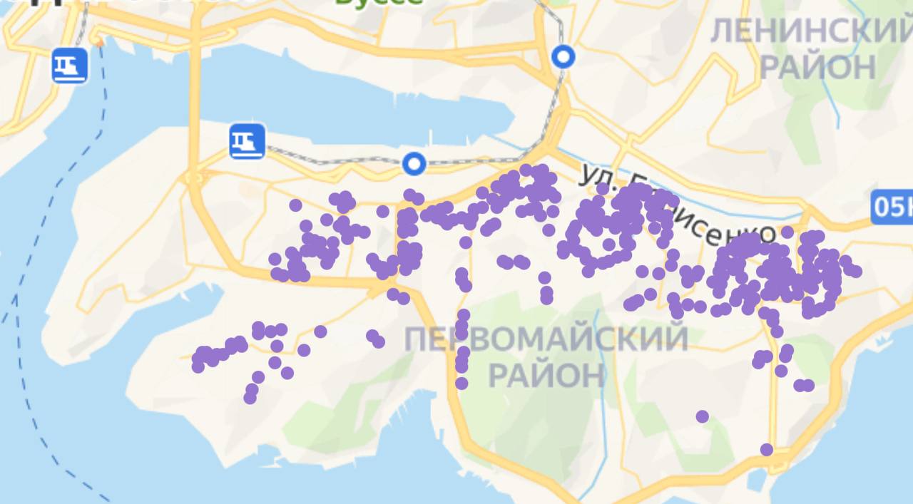 Массовое отключение электричества в Первомайском районе Владивостока По данным портала отключений VL.ru, оно затронуло около 400 домов на Чуркине и Тихой. ↪ ↩ В 21:41 на Владивостокской ТЭЦ-2 объект ДГК зафиксировано аварийное отключение оборудования 110 кВ. Это привело к отключению части потребителей подстанций Загородная, Улисс, Голдобин, находящихся в зоне обслуживания ДРСК. Отключенная мощность составила 30 МВт, 173 ТП, более 22 тысяч человек. В 22-18 после перевода персоналом ДГК нагрузки на вторую систему шин электроснабжение всех потребителей было восстанавлено.
